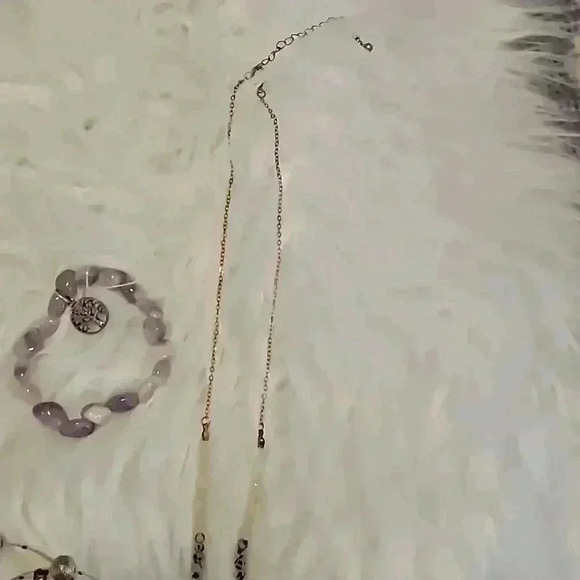 Jewelry - Picture 5 of 6